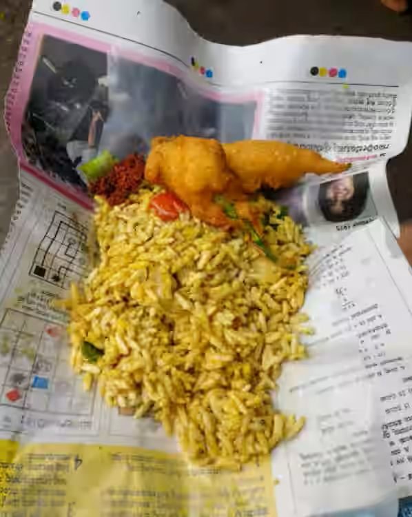 Vaggrani mirchi bajji with spiced rice served in newspaper style at Sadappa Vaggrani Mirchi Hotel Raichur