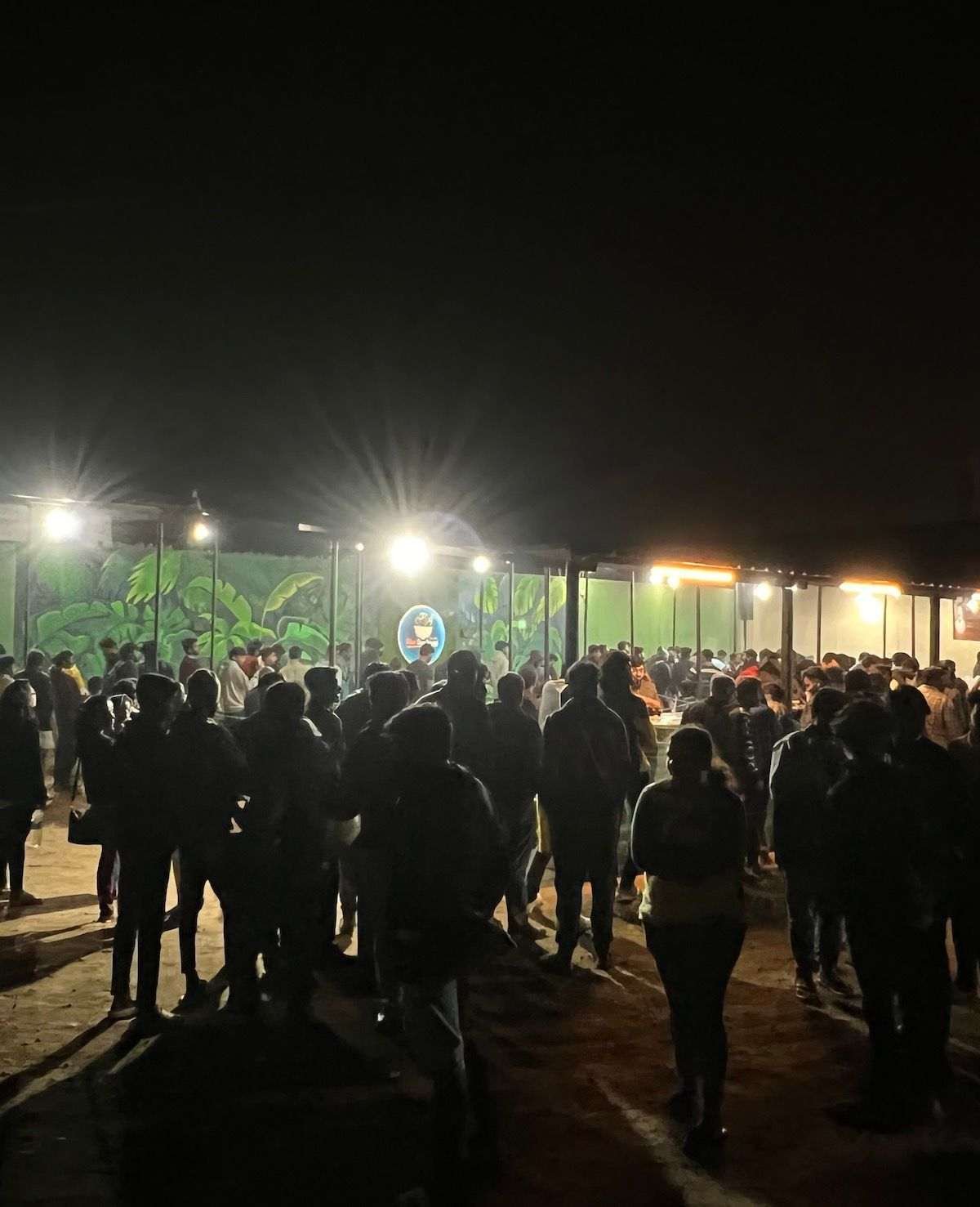 Early morning crowd waiting for biryani at Mani’s Dum Biryani Hoskote at 4AM