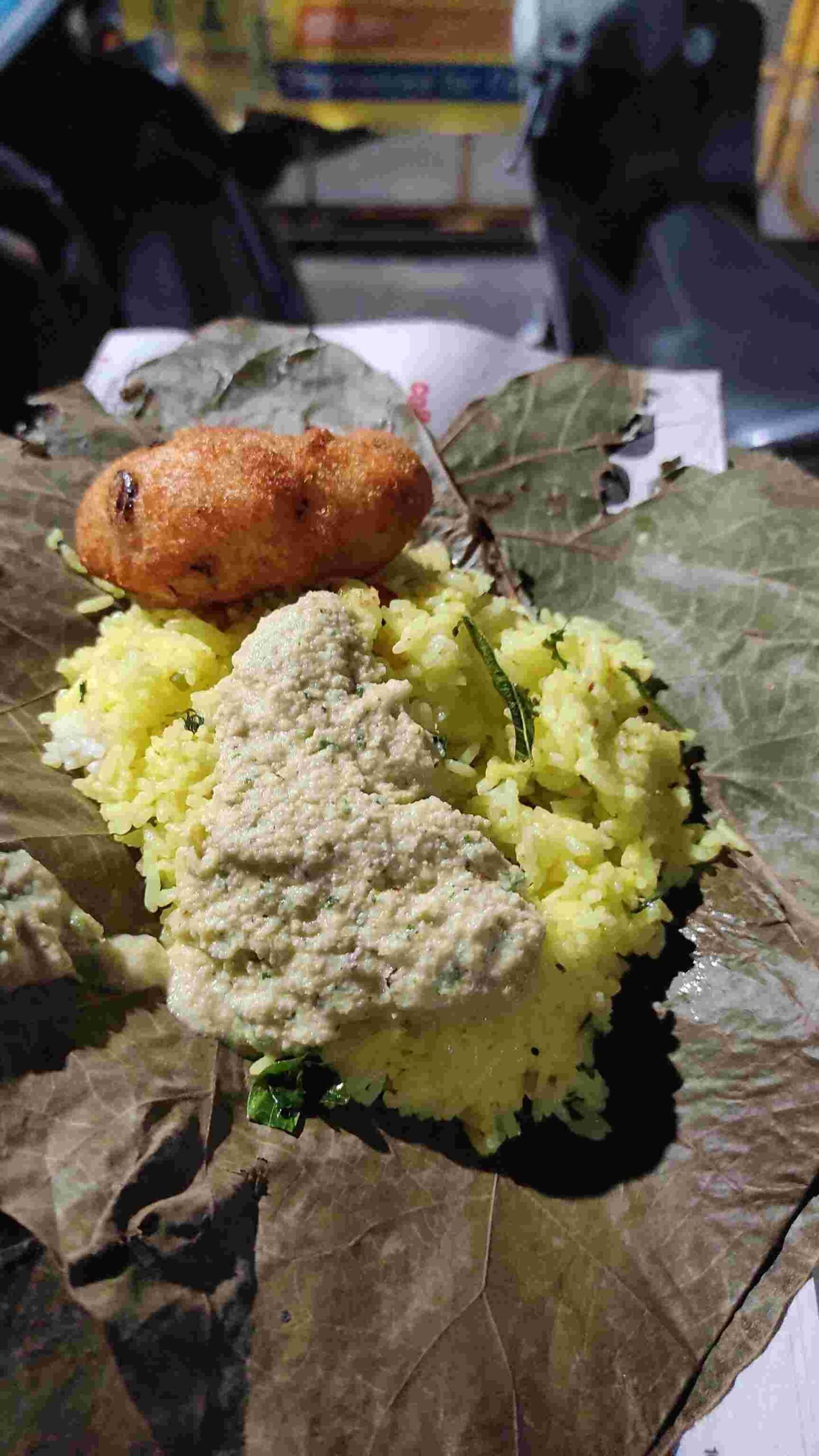 Mysuru Chitranna lemon rice served on leaf plate with coconut chutney and bonda