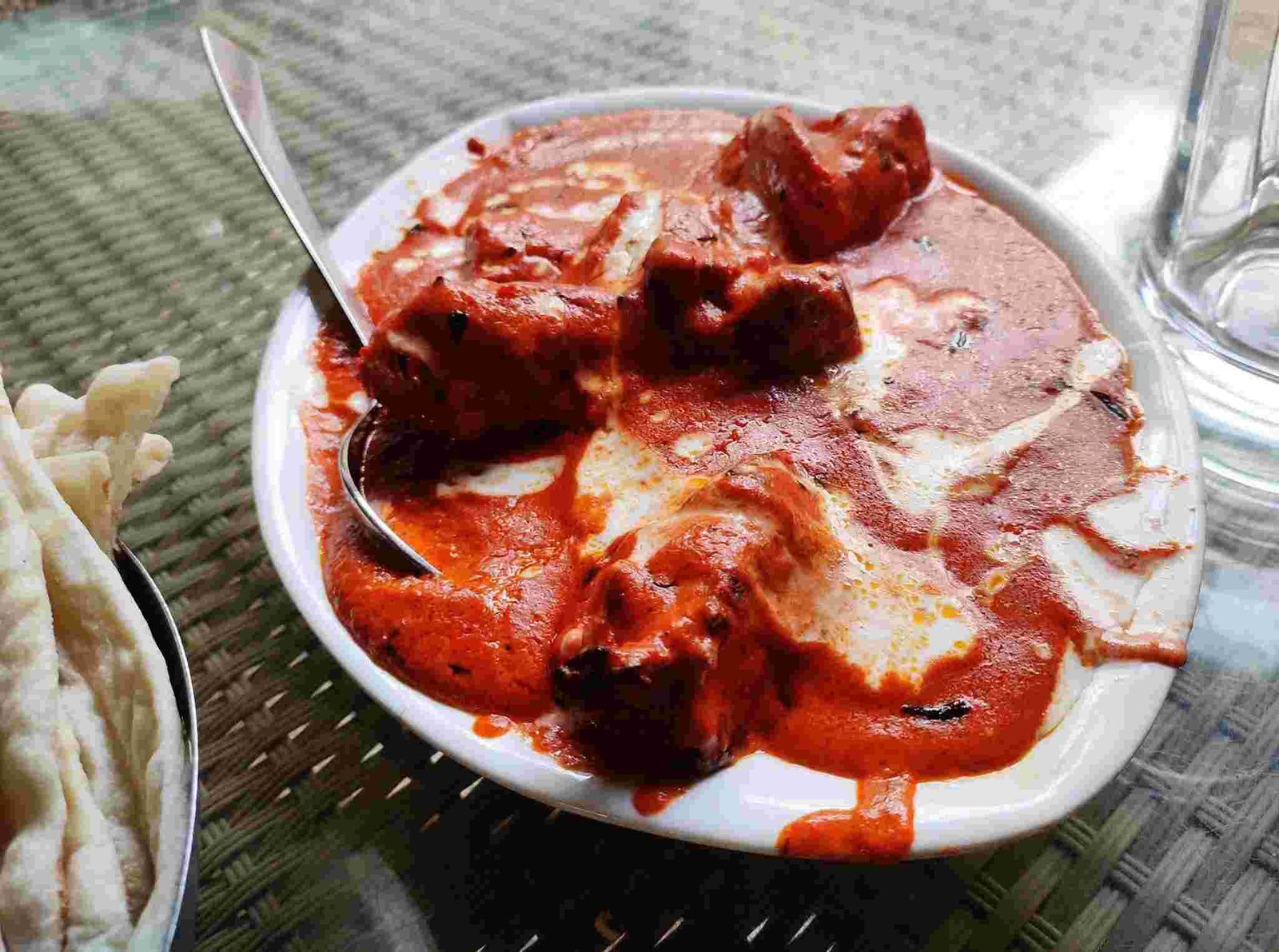 Creamy butter chicken served at Moti Mahal Delhi with naan and rich tomato gravy