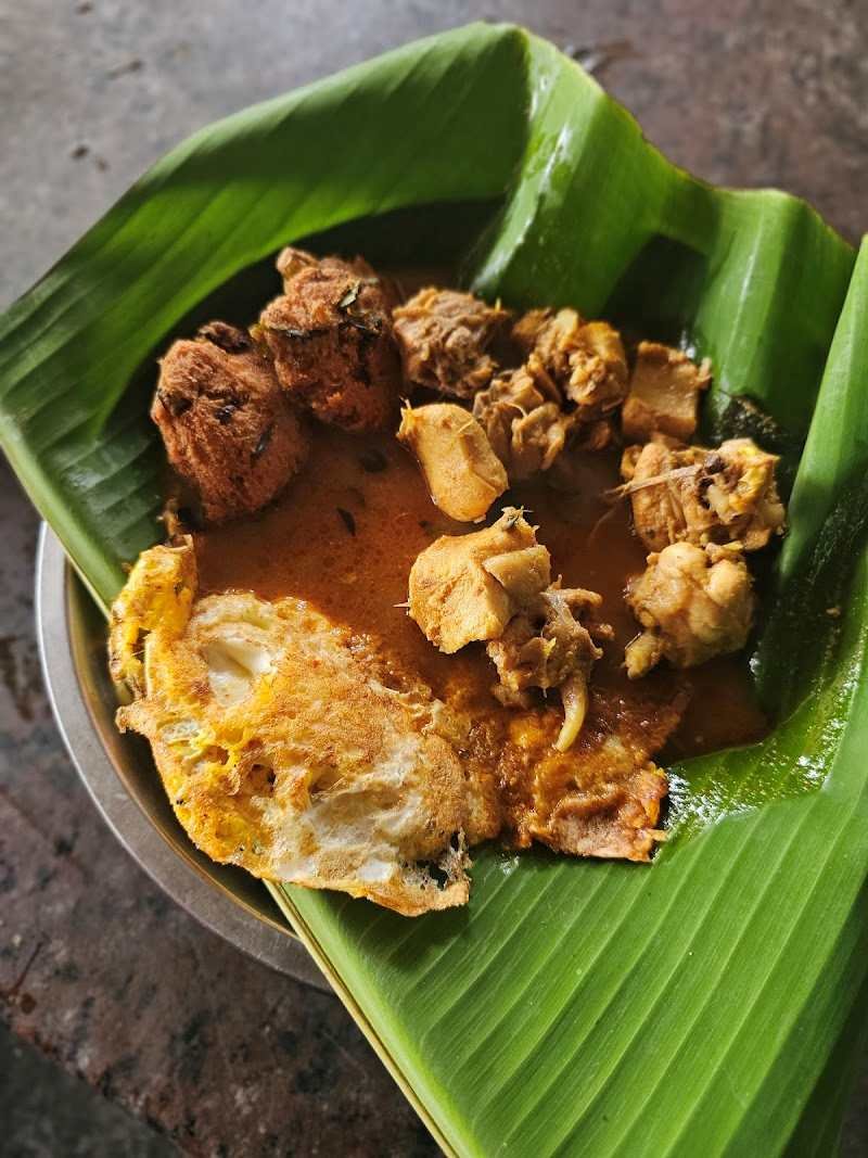 Garelu with chicken gravy served on banana leaf at Amma Appam Renigunta