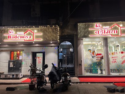 Bademiya Mumbai street food stall in Colaba with chefs cooking kebabs at night