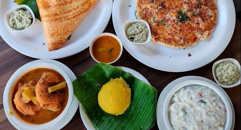 Traditional South Indian breakfast at Ram Ashraya Mumbai featuring dosa, idli, vada, sambar and chutneys