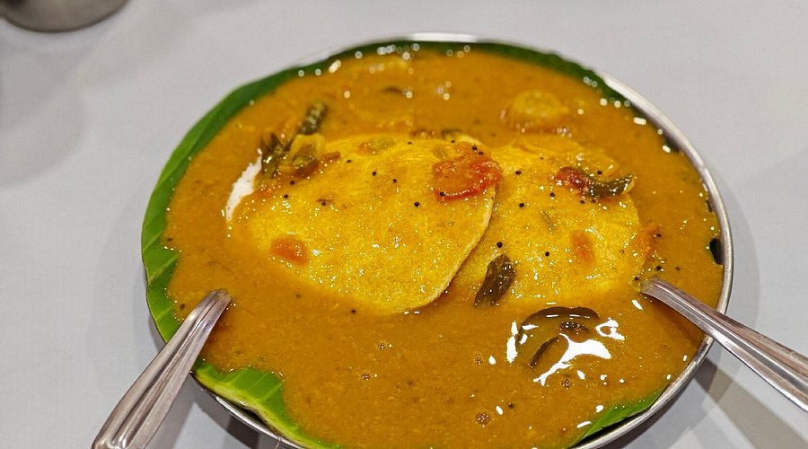 Sambar idli soaked in flavorful sambar served at Ratna Cafe Chennai