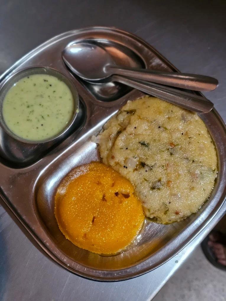 Chow Chow Bath at S N Refreshments Bengaluru featuring Khara Bath, Kesari Bath, and coconut chutney.