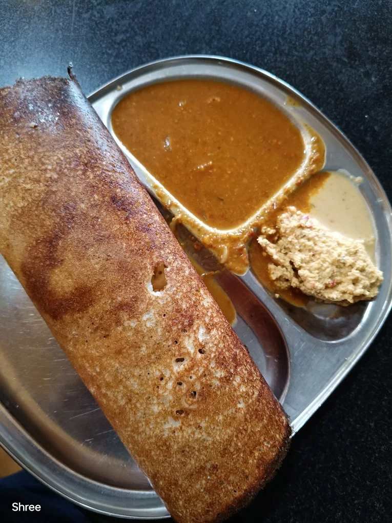 Crispy masala dosa served with chutney and sambar at Ravidarshan Bengaluru