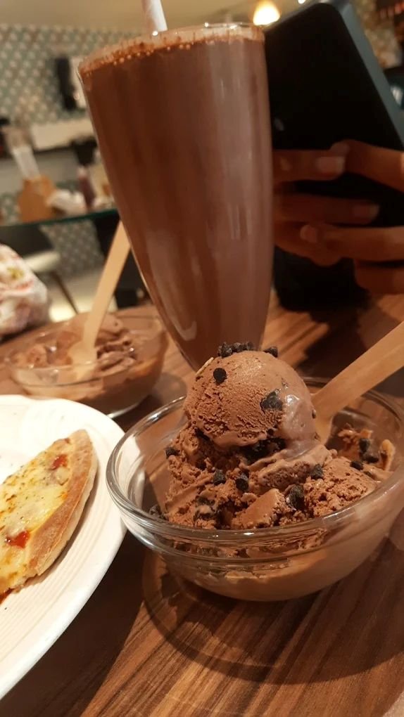Rich chocolate milkshake served at Lakeview Milkbar Bengaluru with chocolate ice cream on the side