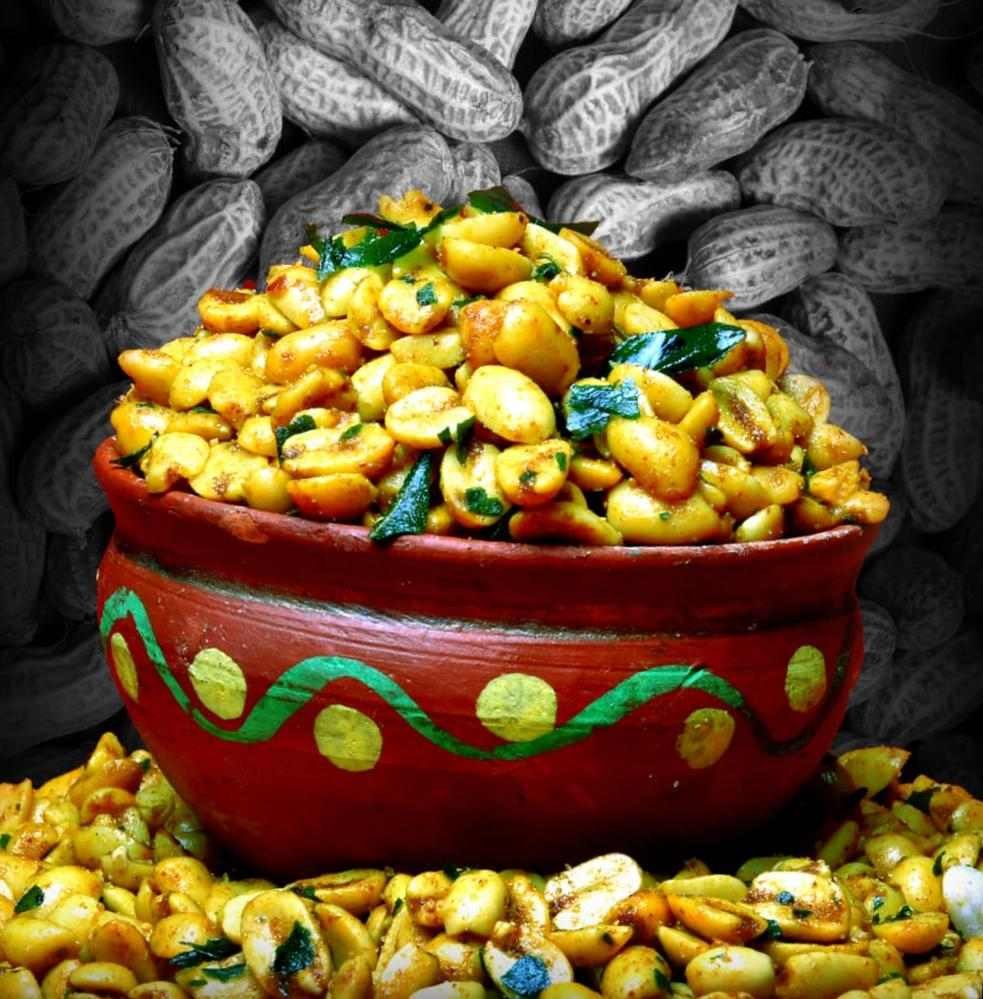 Fresh Congress Kadlekai made with roasted peanuts, curry leaves, and spices at Sri Srinivasa Brahmins Bakery.