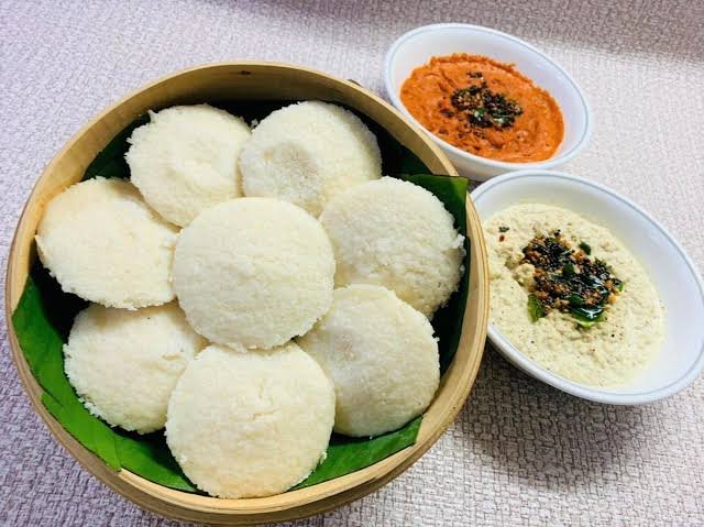 Soft Rava Idli served with coconut chutney and spicy tomato chutney – a popular Karnataka breakfast.