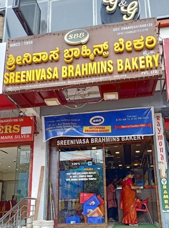 Customers purchasing freshly baked snacks and traditional Iyengar bakery items at Sri Srinivasa Brahmins Bakery in Basavanagudi, Bengaluru.